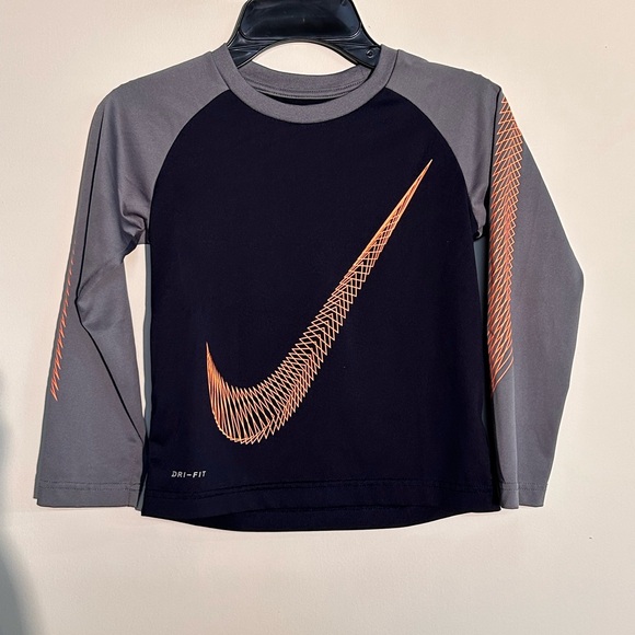 Nike Athletic-Cut Tee in Gray - Picture 1 of 4